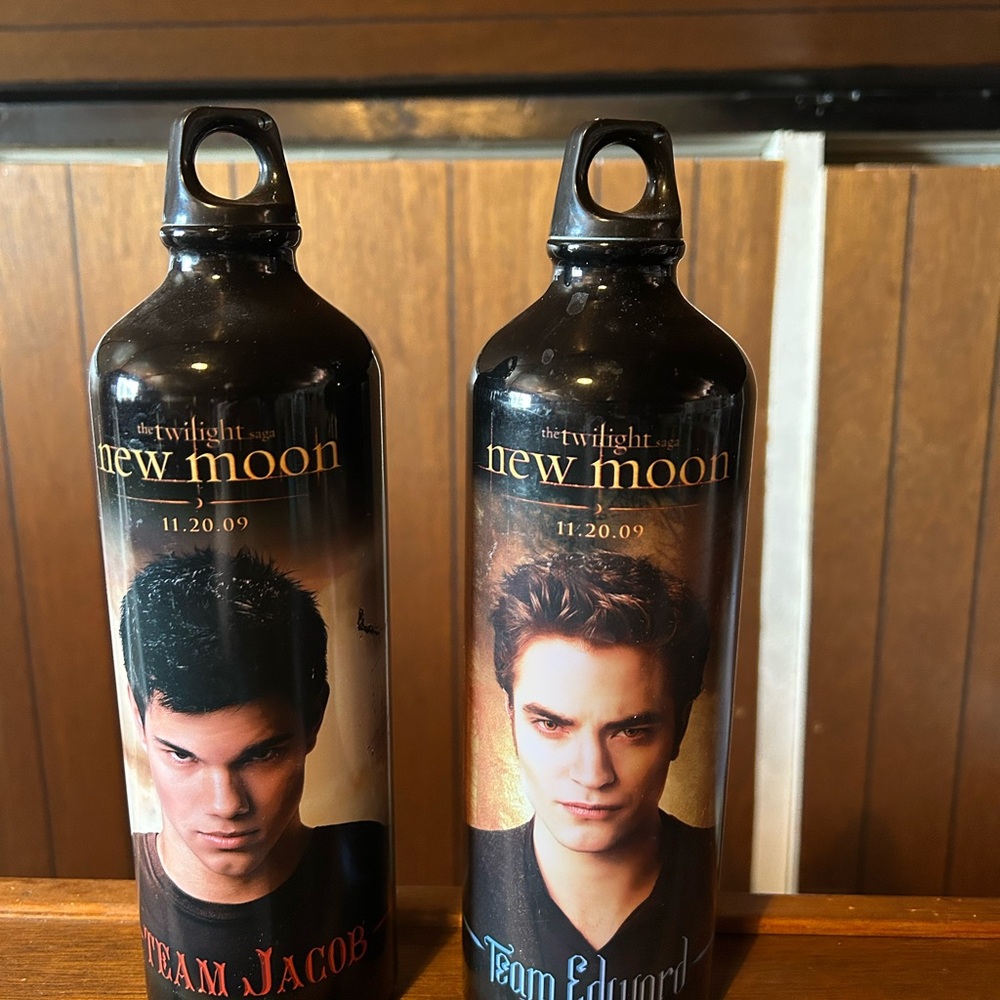Twilight New Moon Black Water Bottle Set